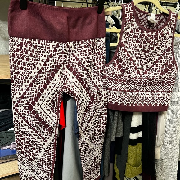 Cute Fabletics set for Women in Great Condition! - Picture 2 of 2